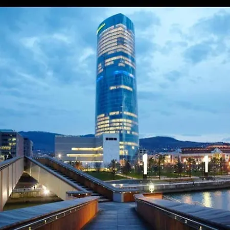 With 3 Bedrooms In Bilbo With Wifi *