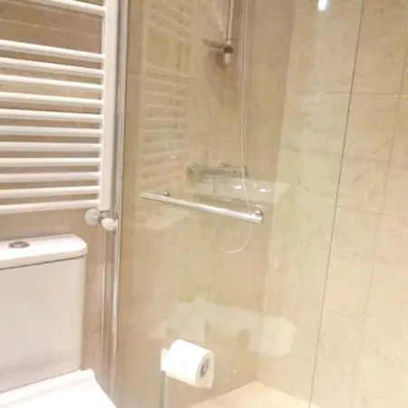 Διαμέρισμα With 3 Bedrooms In Bilbo With Wifi *
