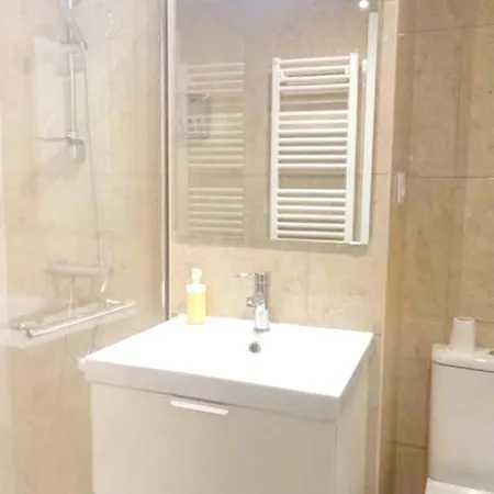 With 3 Bedrooms In Bilbo With Wifi Apartament *